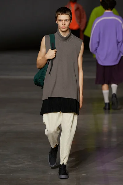 Look 12